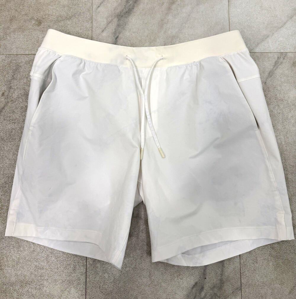 Lululemon men’s White Athletic Activewear Shorts Solid Drawstring Pockets L